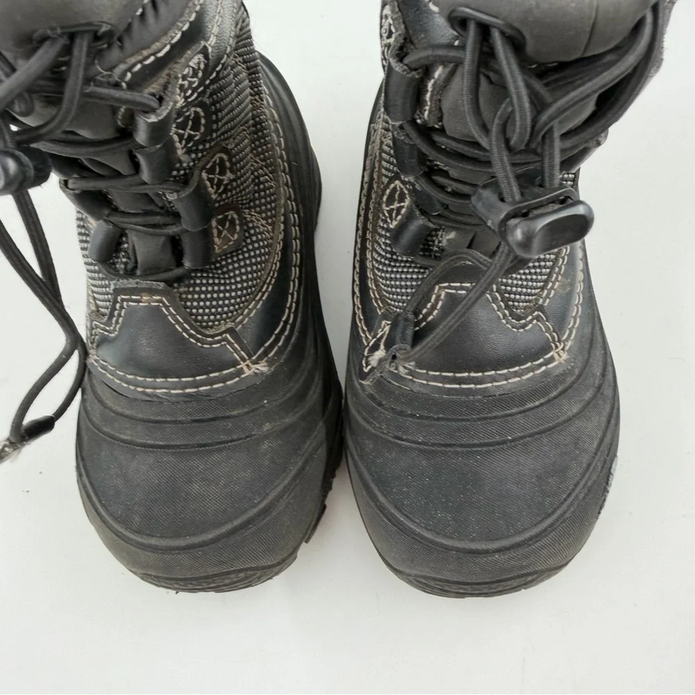 The North Face Kids Thermafelt Plus-SZ 11-Black Waterproof Insulated Snow Boots